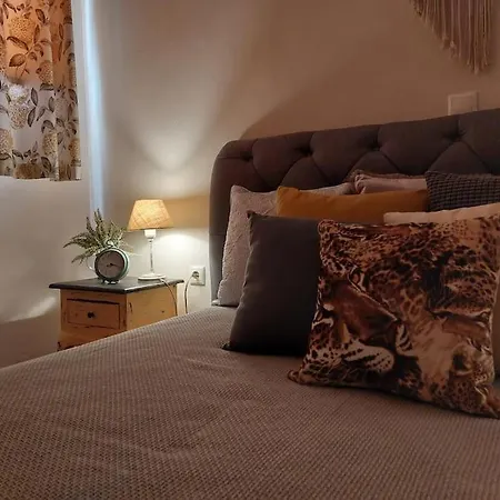 Happy House-comfortable In Vathi Square *